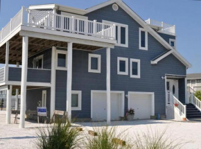 Spacious North Beach Rental with very/ Large Pool